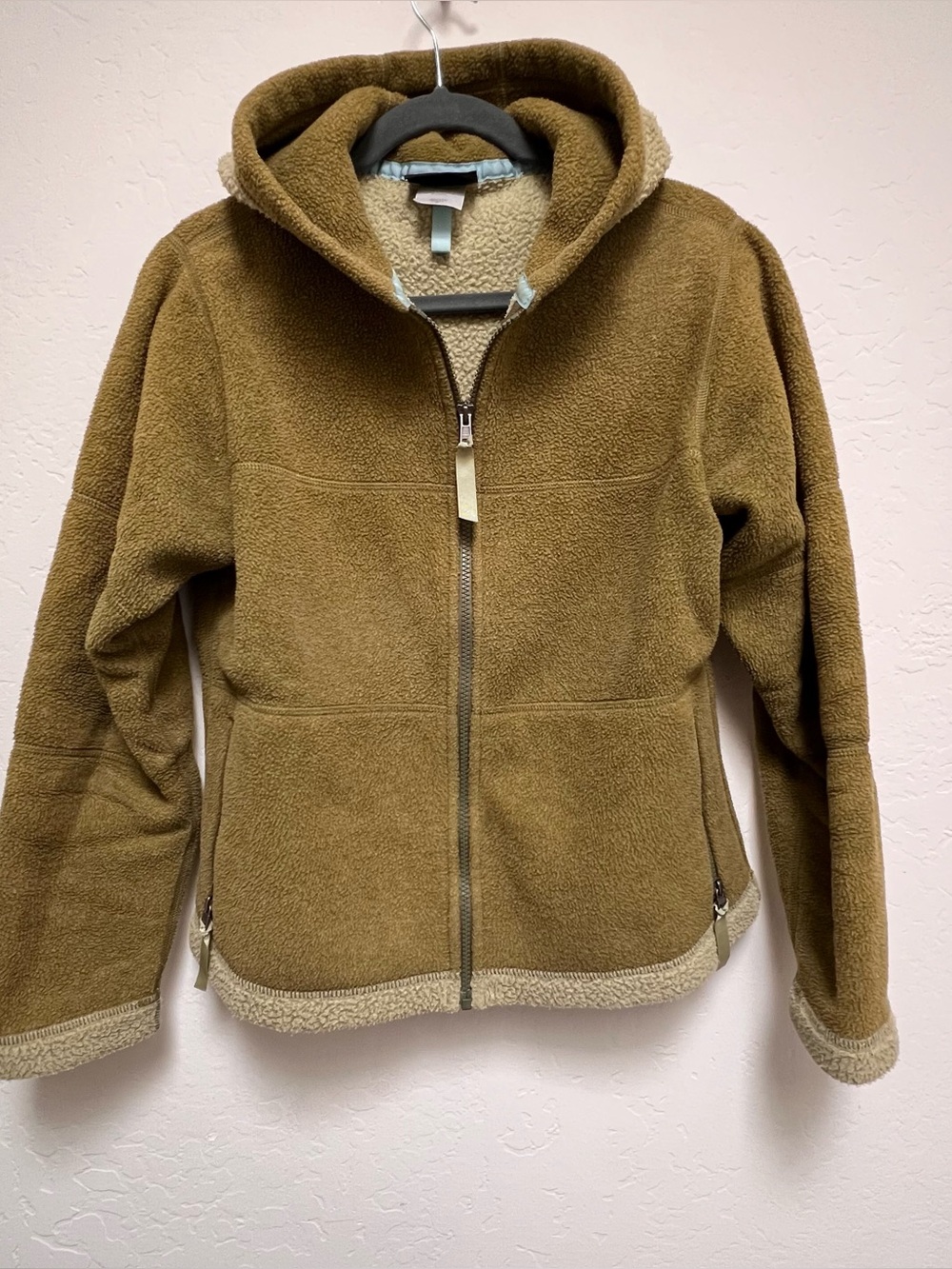 Patagonia fill zip fleece hoodie - women’s M